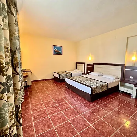 מלון Blue Wave 4*