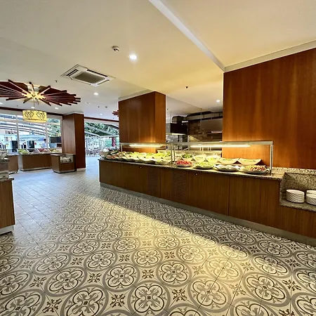 Blue Wave מלון אלאניה